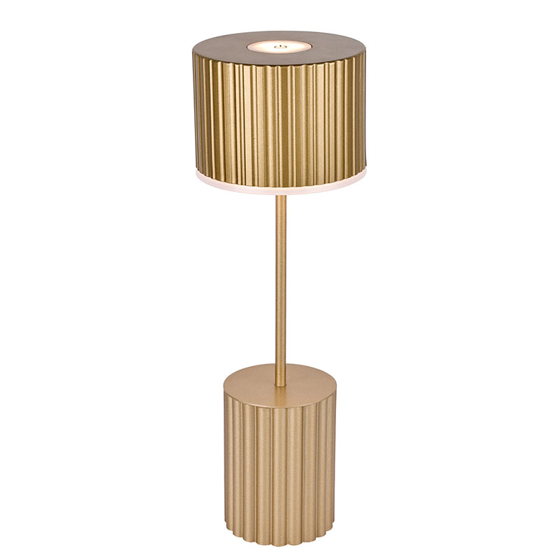 Kleine tafellamp met metalen kap en batterij